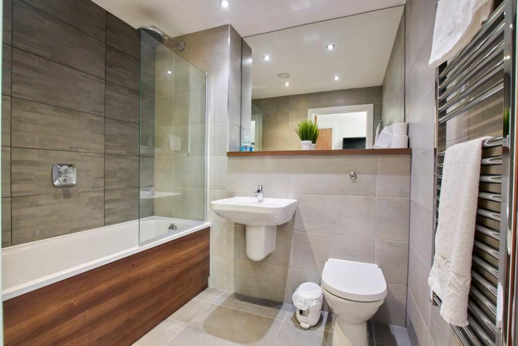 Lovely Apartment - Private Parking - Stadium Views Mánchester Exterior foto